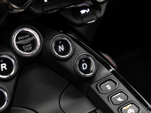 Used 2019 Aston Martin V8 Vantage Coupe RWD image 62