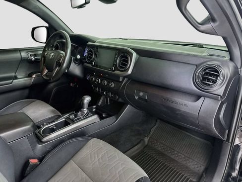 Used 2020 Toyota Tacoma TRD Off-Road w/ Technology Package AWD/4WD image 30