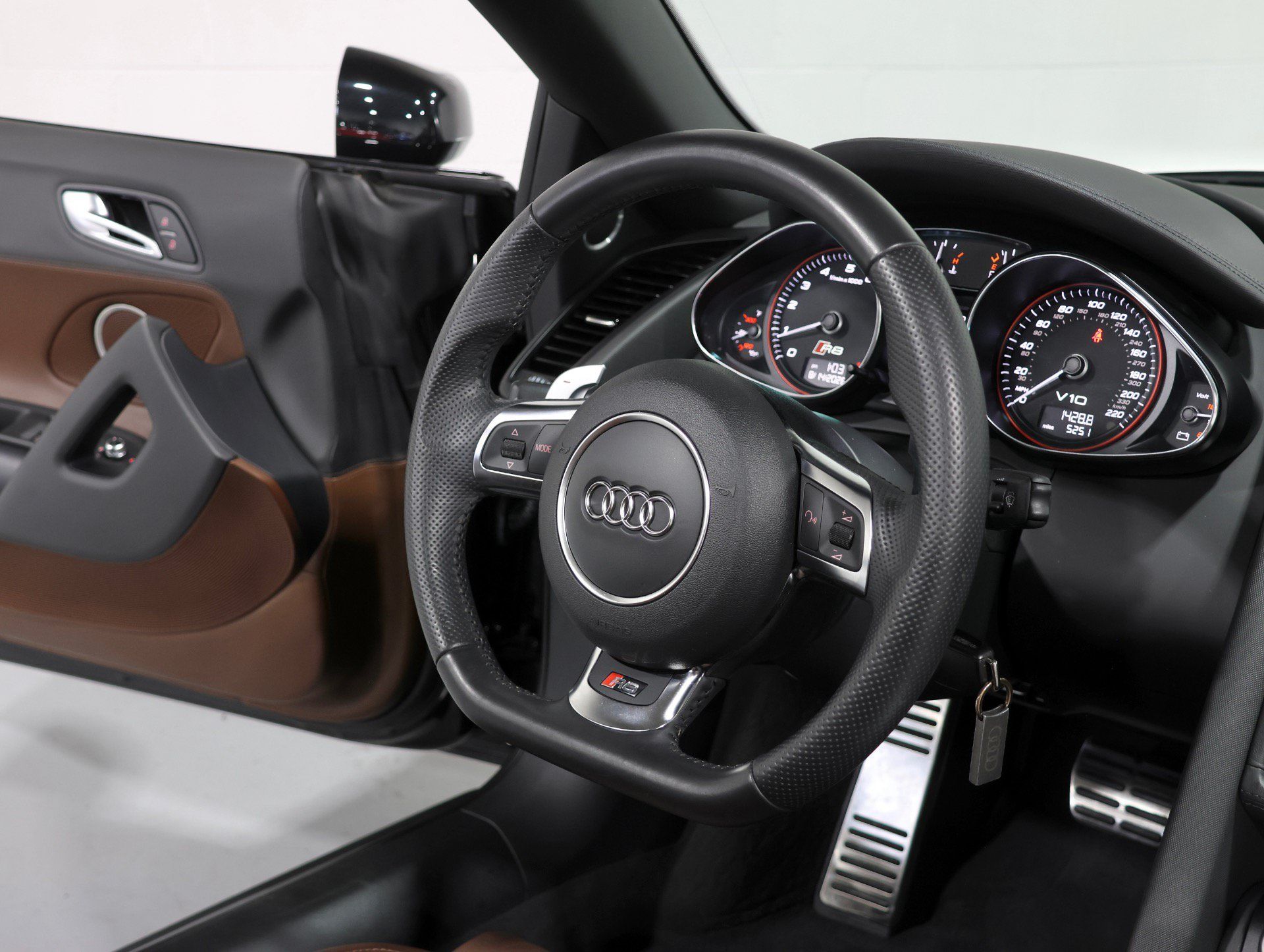 Used 2014 Audi R8 V10 AWD/4WD image 14