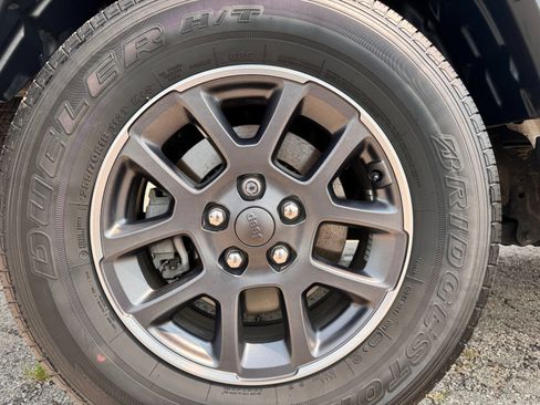 Used 2020 Jeep Gladiator Overland AWD/4WD image 34