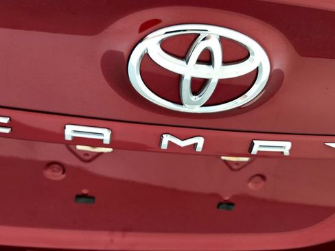 Certified 2018 Toyota Camry LE FWD image 13