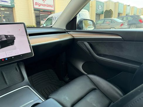 Used 2025 Tesla Model Y Long Range image 16