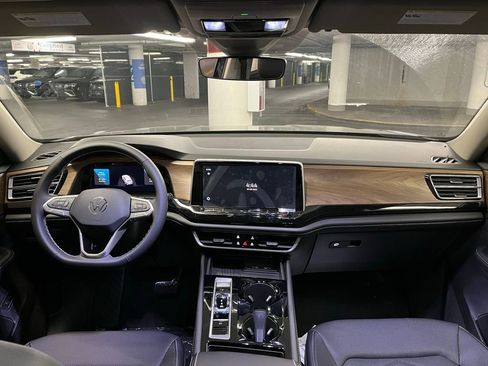 New 2025 Volkswagen Atlas SE image 7