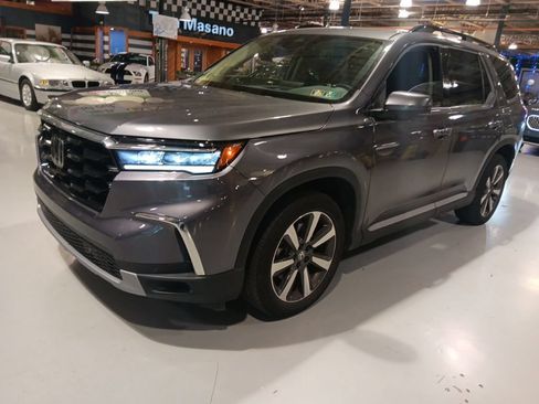Used 2025 Honda Pilot Touring image 9