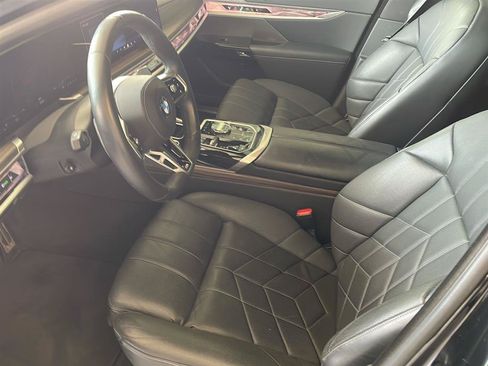 Used 2024 BMW 760i xDrive AWD/4WD image 2
