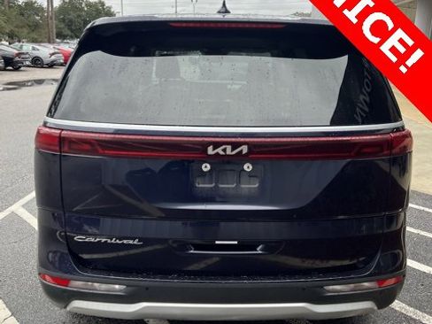 Used 2022 Kia Carnival LX image 8