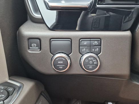 Certified 2022 GMC Sierra 1500 SLT RWD image 17