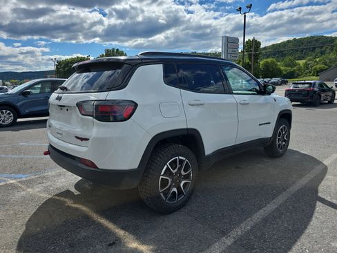 New 2025 Jeep Compass Trailhawk w/ Trailhawk Elite Group image 3