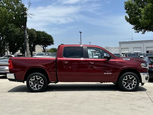 Used 2025 RAM 1500 Laramie AWD/4WD image 3