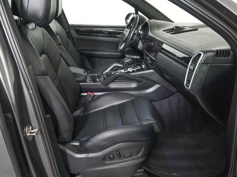 Used 2023 Porsche Cayenne AWD/4WD image 9