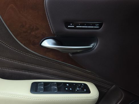 Used 2019 Lexus LS 500 RWD image 35