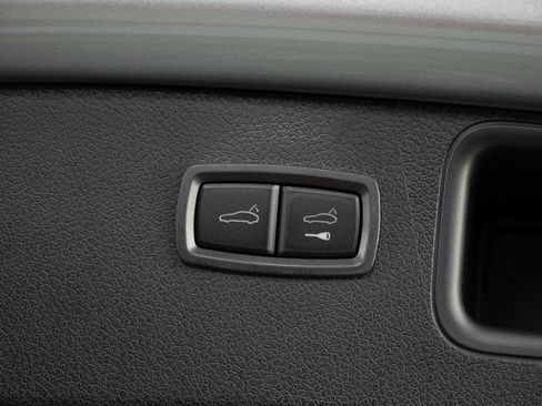 New 2026 Porsche Macan image 32