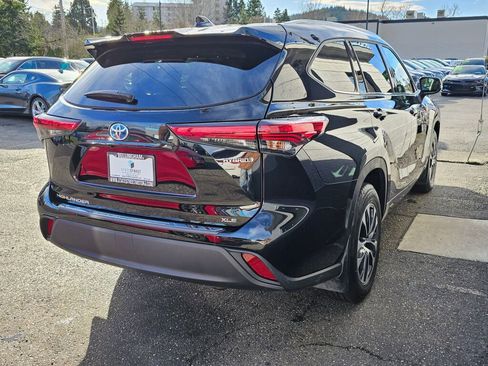 Used 2021 Toyota Highlander XLE image 5
