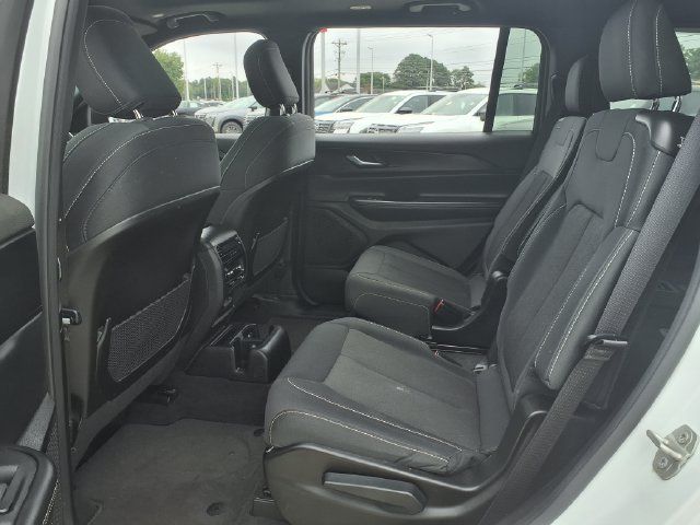 Used 2024 Jeep Grand Cherokee L Laredo w/ Luxury Tech Group I AWD/4WD image 11