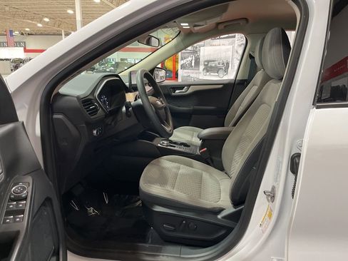 Used 2020 Ford Escape SE image 10