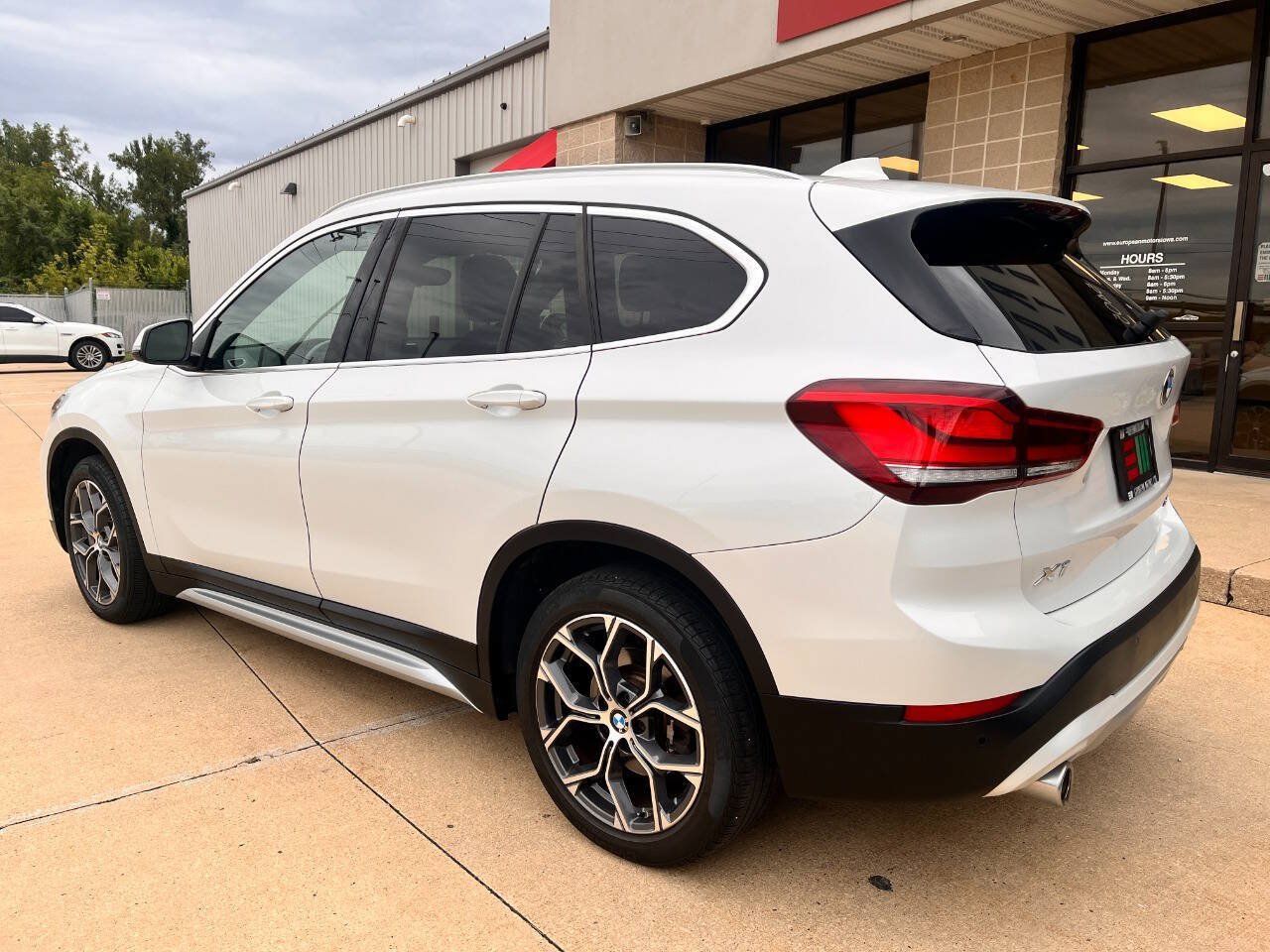Used 2022 BMW X1 xDrive28i w/ Premium Package AWD/4WD image 3