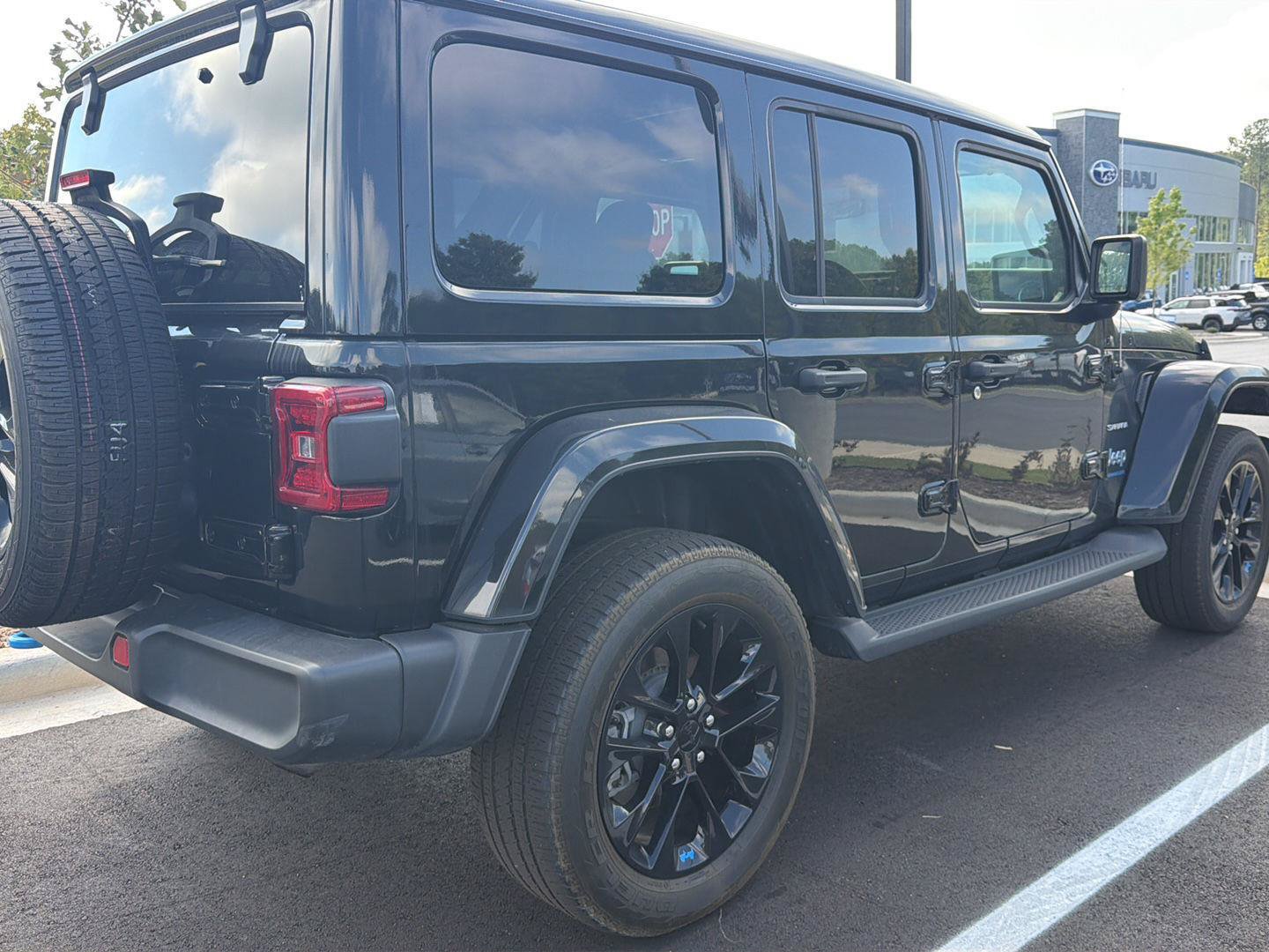 Used 2023 Jeep Wrangler Unlimited Sahara w/ Cold Weather Group AWD/4WD image 5