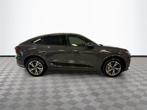 Used 2027 Audi Q6 e-tron Premium Plus AWD/4WD image 8