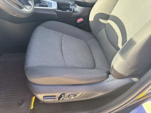 Used 2021 Toyota RAV4 XLE image 16