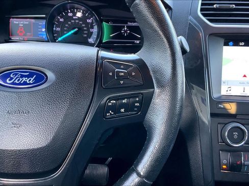 Used 2017 Ford Explorer XLT w/ Equipment Group 202A FWD image 24