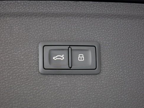 Used 2018 Audi SQ5 Prestige w/ Prestige Package image 41