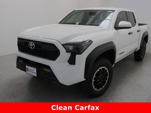 Certified 2025 Toyota Tacoma TRD Off-Road image 2