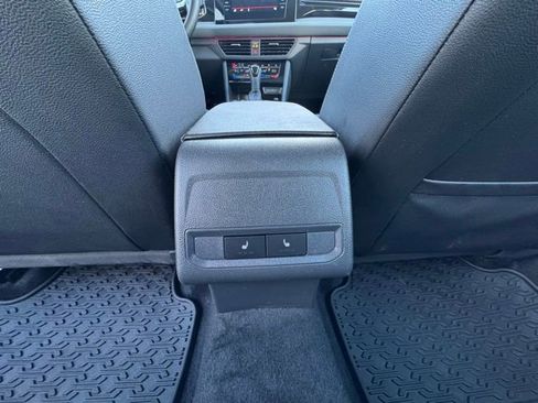 Certified 2025 Volkswagen Jetta SEL image 12