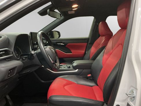 Used 2023 Toyota Highlander XSE image 9