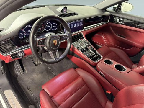 Certified 2019 Porsche Panamera image 4