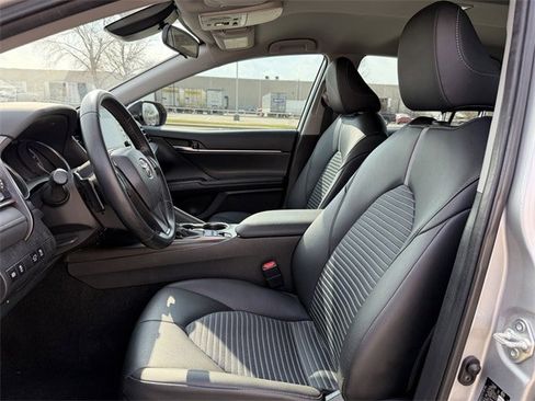 Used 2022 Toyota Camry SE image 24