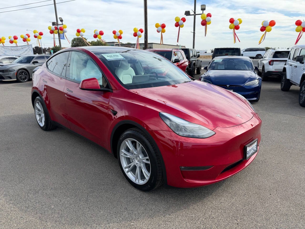 Used 2023 Tesla Model Y Long Range AWD/4WD image 2