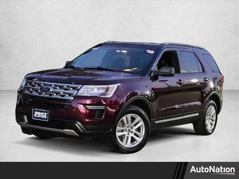 Used 2018 Ford Explorer XLT image 1