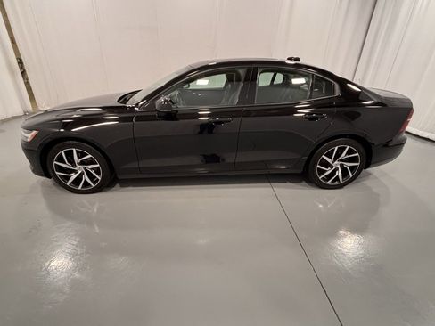 Used 2019 Volvo S60 T5 Momentum w/ Premium Package image 9