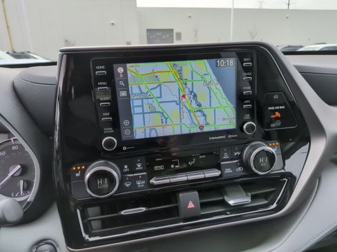 Used 2022 Toyota Highlander XLE image 23