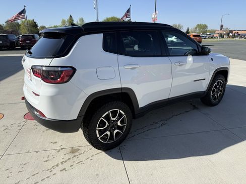 Used 2024 Jeep Compass Trailhawk AWD/4WD image 8