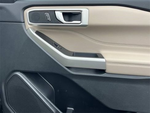 Used 2023 Ford Explorer XLT image 24