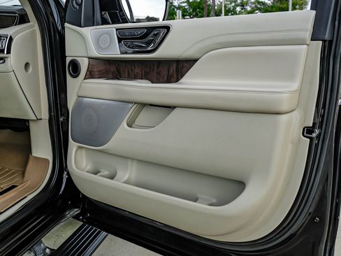 Used 2020 Lincoln Navigator L Reserve w/ Equipment Group 208A Reserve AWD/4WD image 57