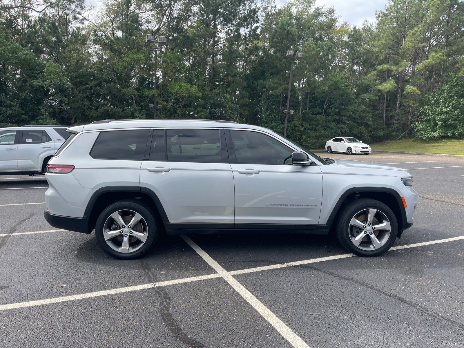 Used 2021 Jeep Grand Cherokee L Limited w/ Luxury Tech Group II AWD/4WD image 21
