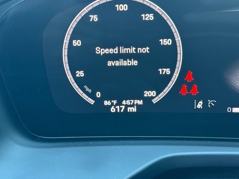 Certified 2025 Porsche Panamera RWD image 26