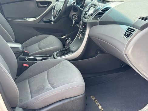 Used 2015 Hyundai Elantra SE w/ Option Group 02 FWD image 12