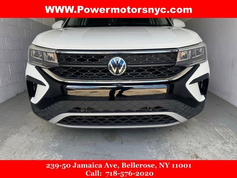 Used 2023 Volkswagen Taos SE FWD image 12