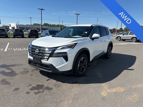 Used 2024 Nissan Rogue SV AWD/4WD image 3