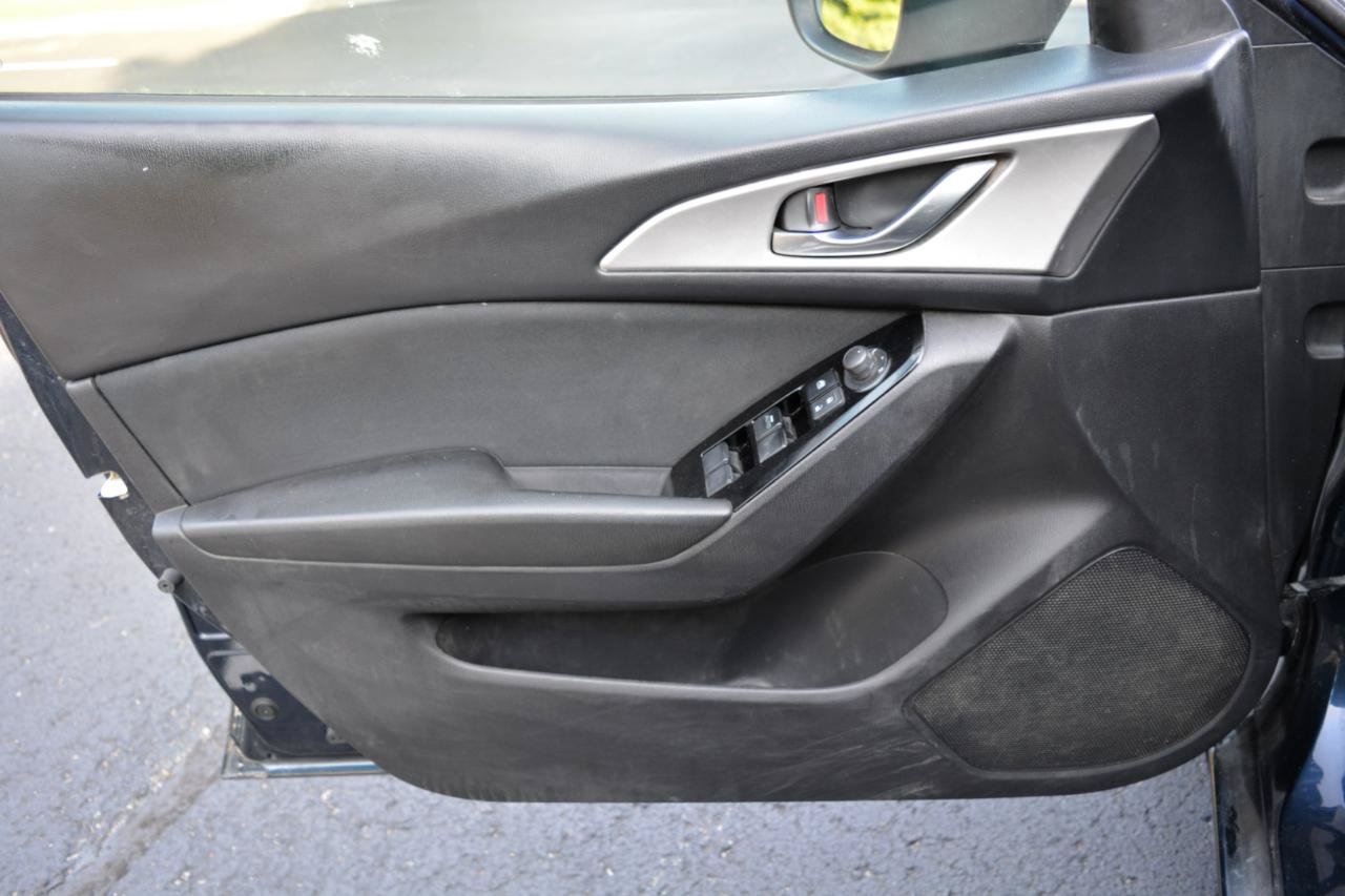 Used 2017 MAZDA MAZDA3 Sport FWD image 10