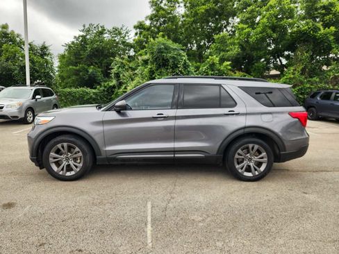 Used 2021 Ford Explorer XLT w/ Equipment Group 202A RWD image 4