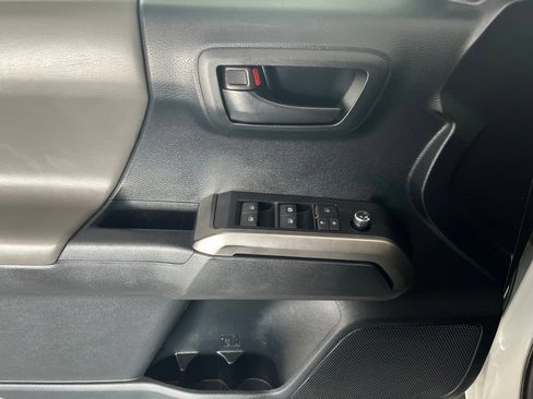 Used 2016 Toyota Tacoma SR5 AWD/4WD image 55