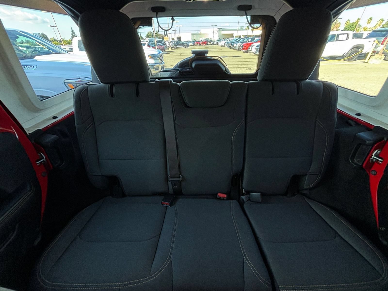 Used 2025 Jeep Wrangler Unlimited Sahara AWD/4WD image 37