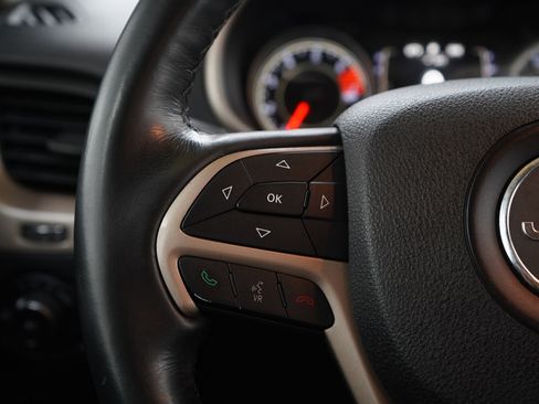 Used 2016 Jeep Cherokee Latitude w/ Safety/Convenience Group image 25