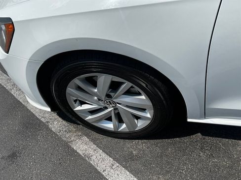 Used 2018 Volkswagen Passat 2.0T SE FWD image 13