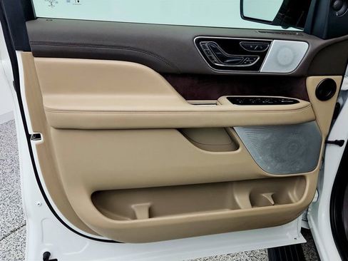 Used 2022 Lincoln Navigator L Reserve image 11