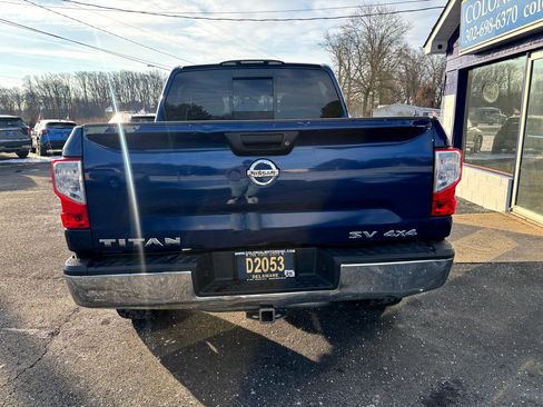 Used 2017 Nissan Titan SV image 6